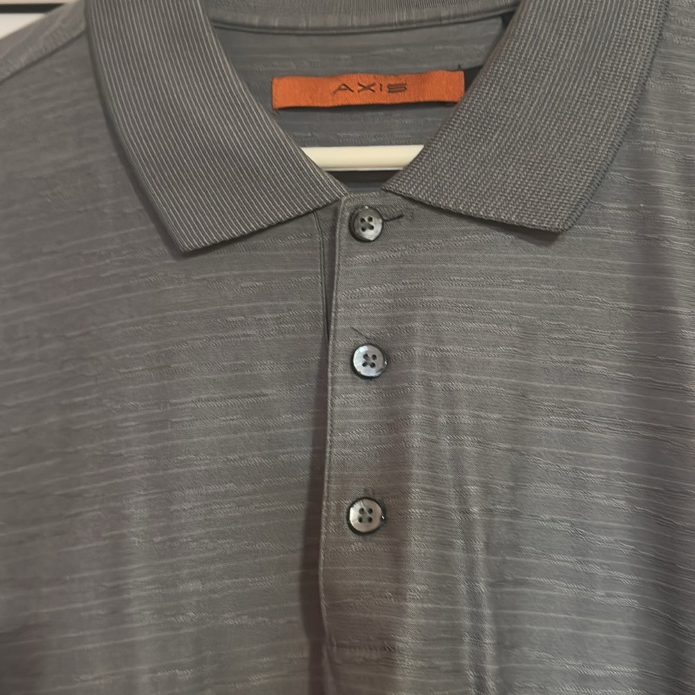 This is an attractive polo style men’s shirt in large - Picture 2 of 4
